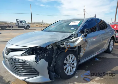 2019 Toyota Camry Le z USA, uszkodzony, nr VIN 4T1B11HK7KU256094